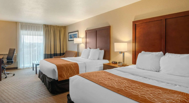 Четырёхместный номер Standard Comfort Inn & Suites Lincoln City