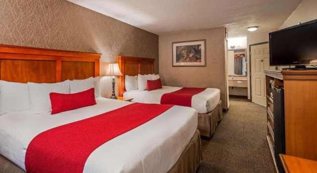 Четырёхместный номер Standard с видом на реку Best Western Plus Rivershore Hotel