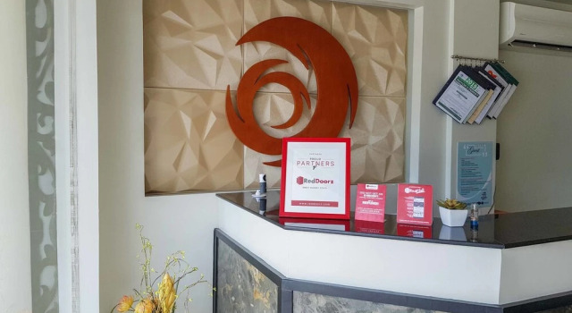 RedDoorz Plus near Holy Name University Medical Center