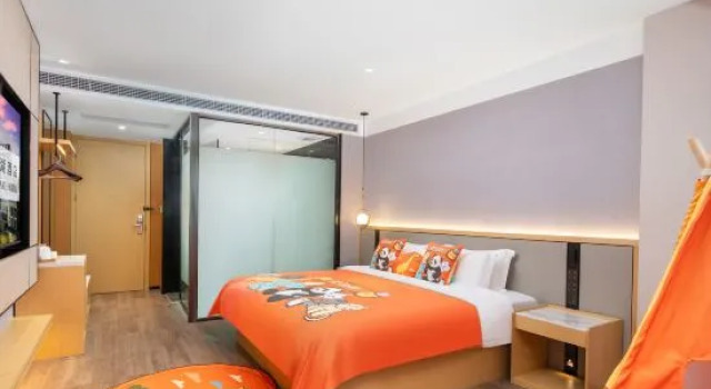 Семейный тент Moon Lake Hotel (Baise Xinhuanqiu)