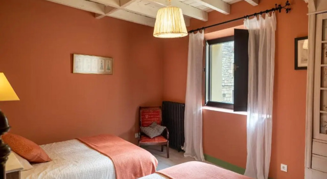 Encantadora Casa de Pueblo con 5 Hab. en Burgos, Забронировать Отель Санто-Доминго-де-Силос Burgos Province, рядом с Музей «Звуки Земли»