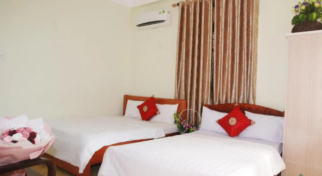 Трёхместный номер Standard с видом на море Quynh Yen hotel