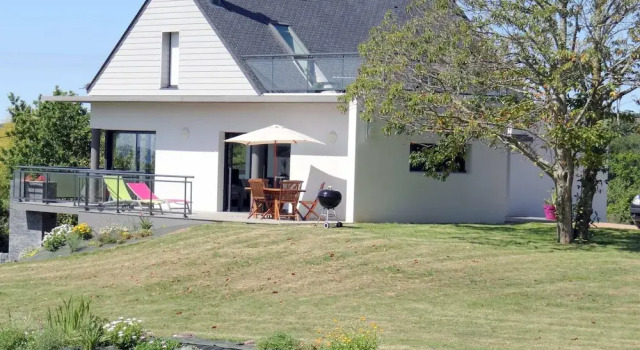 Коттедж Holiday Home With sea Views, St. Nic