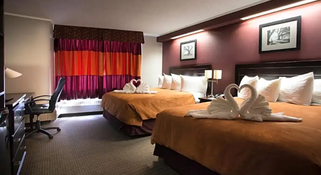 Четырёхместный номер Standard Coliseum Inn