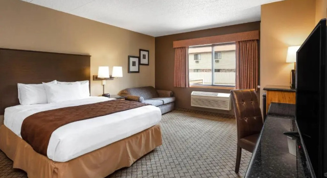 Полулюкс AmericInn by Wyndham Hartford WI