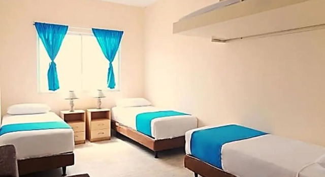 Четырёхместный номер Superior с красивым видом из окна Hotel Crucero