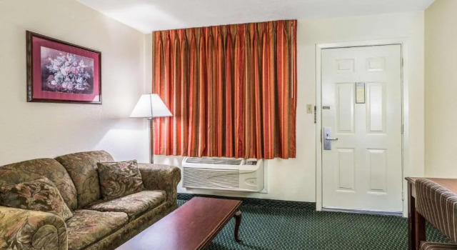 Люкс Econo Lodge & Suites Brinkley