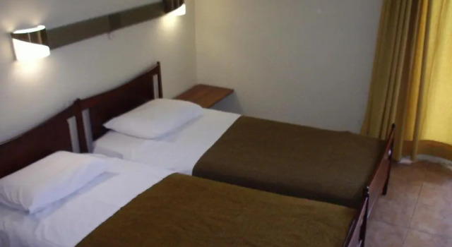 Трёхместный номер Standard Claridge Hotel