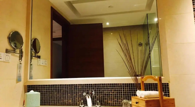Двухместный номер Deluxe с видом на озеро Grand New Century Hotel Ninghai Jinhai