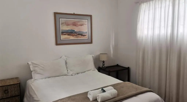 Кровать в общем номере Sani Window B&B and Self catering