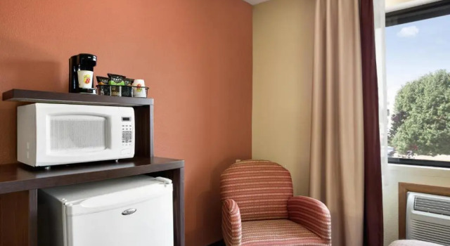 Четырёхместный номер Standard Super 8 by Wyndham Carbondale