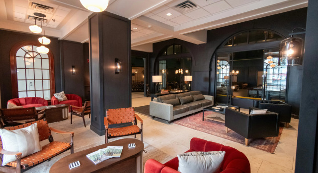 DoubleTree Suites by Hilton Lexington, Забронировать Отель Лексингтон Bourbon Trail Kentucky