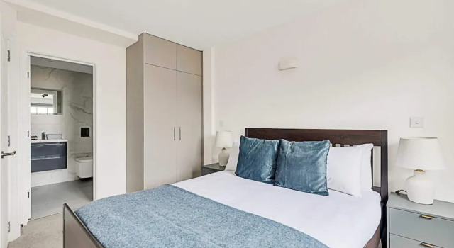 Sunny 2-bed Gem in Chiswick, Забронировать Апартаменты/квартира Чизвик Лондон, рядом с Ганнерсбери