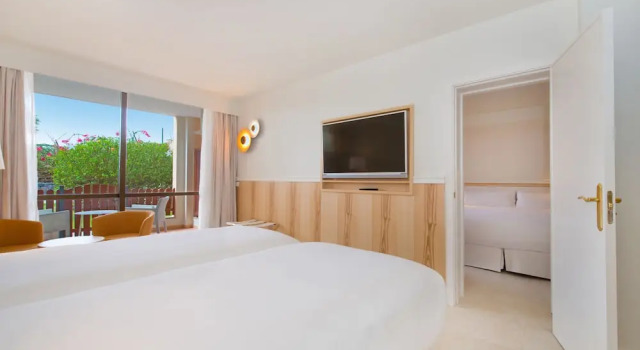 Номер Interconnecting с видом на сад Iberostar Selection Anthelia