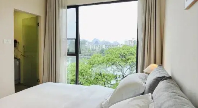 Люкс Superior Jianju Zero Distance Li River Homestay (Guilin High-Speed Railway North Station Store)