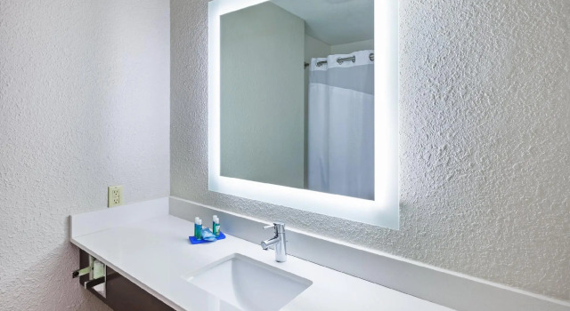 Четырёхместный номер Standard Holiday Inn Express & Suites Houston - Memorial Park Area by IHG