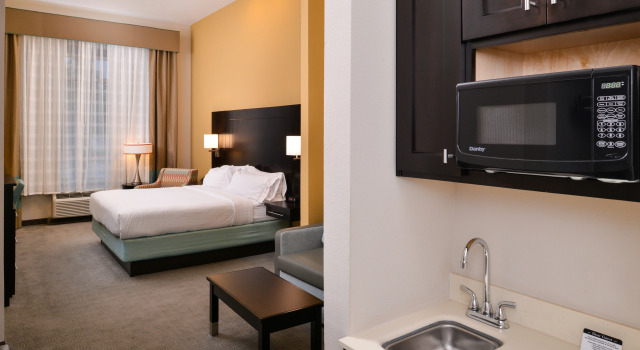Holiday Inn Express & Suites Austin South by IHG