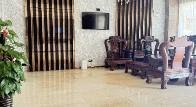 Jingjiang Holiday Hotel