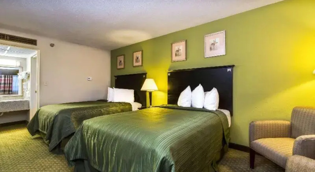 Четырёхместный номер Standard Quality Inn & Suites Moline - Quad Cities
