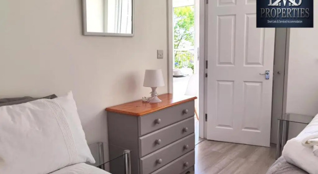 Spireview 2 Bedroom Apartment EVB Properties Short Lets & Serviced Accommodation ,Titanic City- Southampton, Varaa Huoneisto Asunnot kohteessa Merseyside, Huoneisto