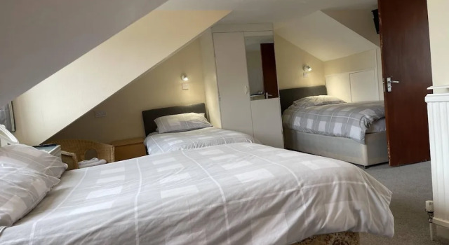 LAMPLIGHTER GUESTHOUSE, Забронировать Гостевой дом Гостевые дома Плимута, рядом с Plymouth Gin Distillery, Гостевой дом