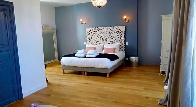 Château de la Voirie, Đặt Khách sạn Frossay 