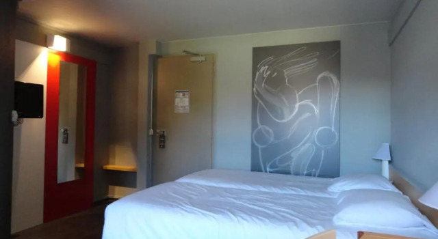 Четырёхместный номер Standard ibis Carcassonne Centre - La Cité