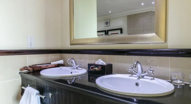 Номер Presidential Cresta President Hotel