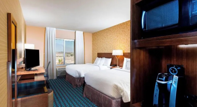 Четырёхместный номер Standard Fairfield by Marriott Inn & Suites Palm Desert Coachella Valley