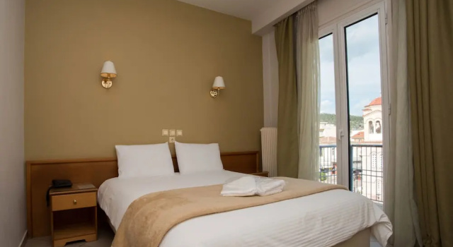 Двухместный номер Standard с балконом и с видом на город Morfeas Hotel