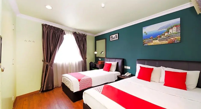 Люкс Superior OYO 496 Hotel De Eco Inn