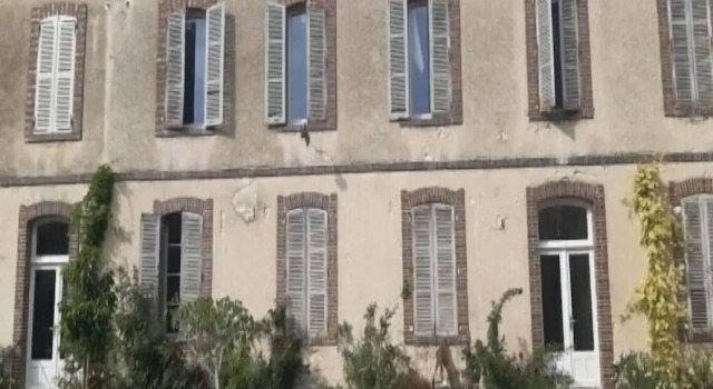 Grand corps de ferme à la rue Messire Etienne 89113 Neuilly Valravillon, Réserver Chambre d'hôtes Appoigny Yonne