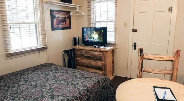 Triple R Cottages- 7 Cabin