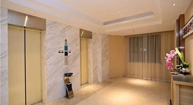 City Comfort Inn Cuihu Dongfeng West Road Kunming, Rezerwuj Hotel Hotele w Kunming z parkingiem, Parking