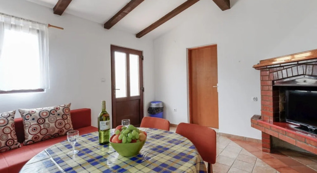 Nice Bungalow With Shared Swimming Pool and Enclosed Garden With Bbq, Pula 5 km Away, Забронировать Дом для отпуска Виллы Винкуран, Вилла