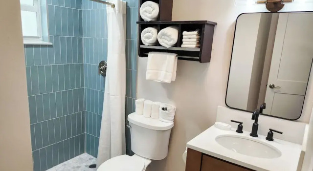 Люкс с 2 комнатами с видом на бассейн Marco Island Lakeside Inn