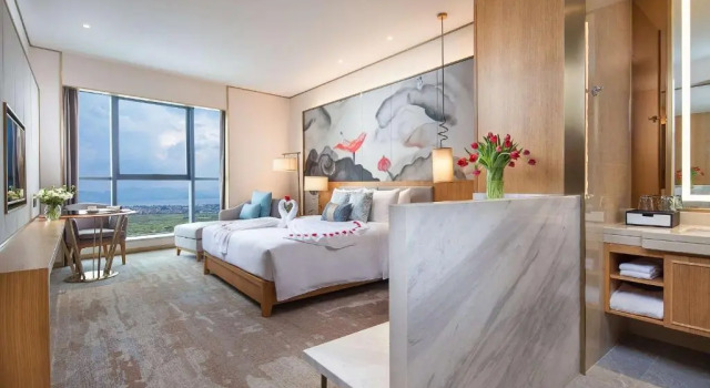 Номер Superior Ramada Plaza Fuxian Lake