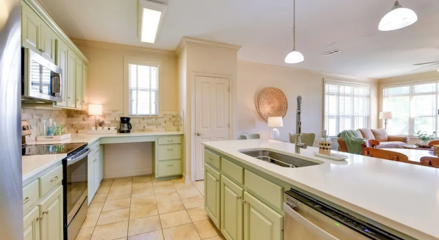 Вилла с 4 комнатами с балконом Spacious Springfield Home w/ Golf Course View!