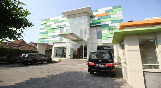 RedDoorz Plus near Keraton Yogyakarta 2