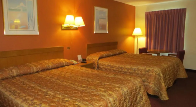 Standardowy czteroosobowy pokój Rodeway Inn