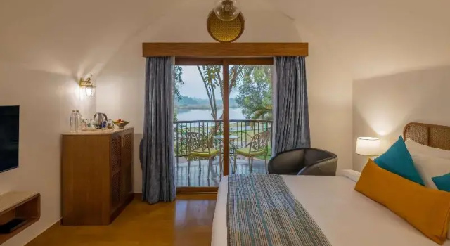 Двухместный полулюкс с балконом Mercure Goa Devaaya Resort