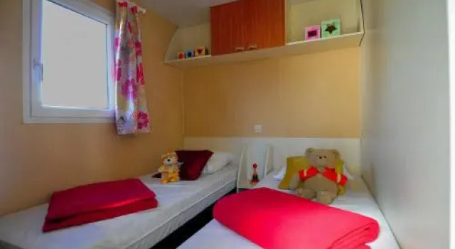 Camping La Touesse, Rezerwuj Pole kempingowe  