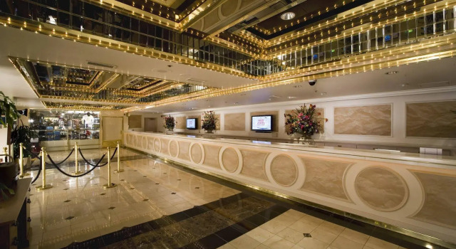 Four Queens Hotel and Casino, Забронировать Отель Лас-Вегас Невада, рядом с Lowden Theater
