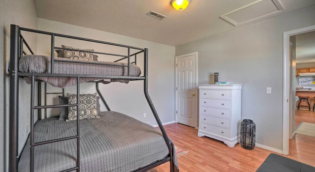 Charming One-level Home w/ Deck, Walk to Dtwn, Varaa Lomakoti West Plains Ozark