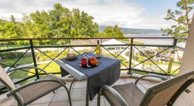 Апартаменты с 2 комнатами Les Roseaux du Lac - 7 appartements situés dans une résidence posée au bord du lac dAnnecy