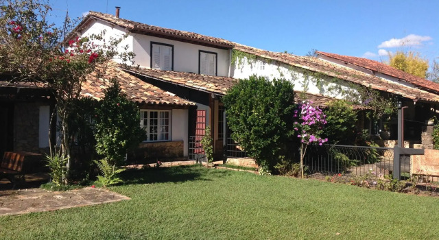 Casa Tiradentes - apto 3, Забронировать Отель Отели Тирадентис с парковкой, рядом с Tiradentes Serra Club, Парковка