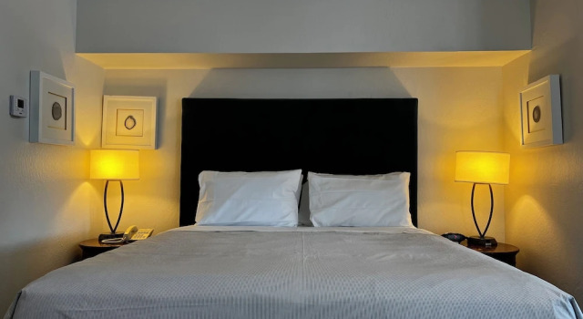 Полулюкс The Sterling Hotel