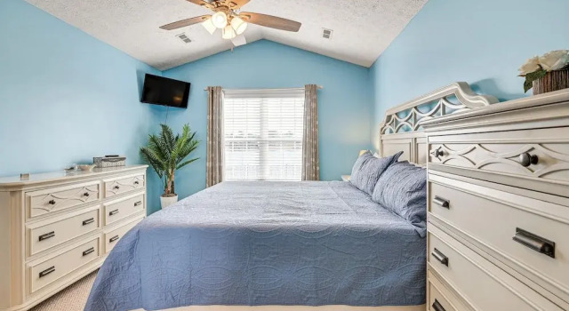 Patio, Yard & Lake Views: Home in Myrtle Beach!, Забронировать Дом для отпуска Коттеджи Южной Каролины, Коттедж