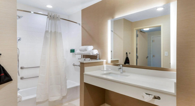 Четырёхместный люкс Fairfield Inn & Suites by Marriott Mebane