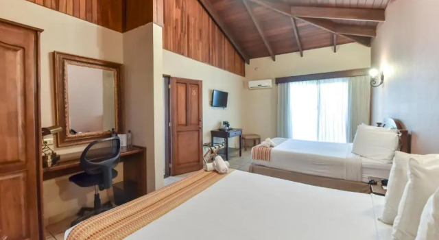 Двухместный номер Superior La Riviera Hotel